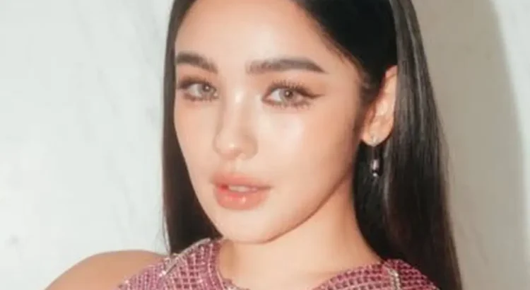 Transformasi Artis A dari Polos Jadi Glamour, Netizen Tak Percaya!