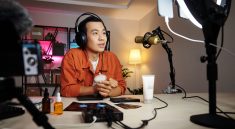 Influencer: Kunci untuk Memahami Tren Digital