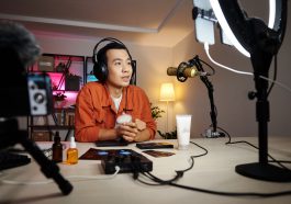 Influencer: Kunci untuk Memahami Tren Digital